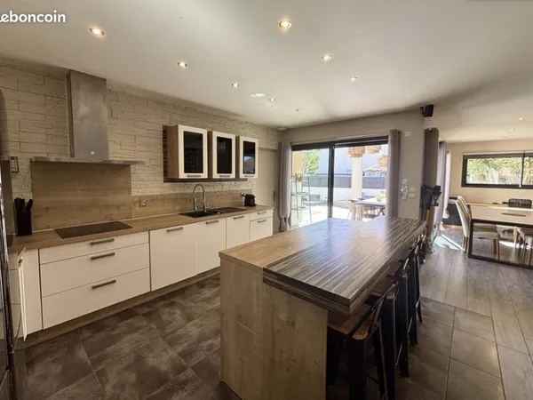 Propriété 7 pièces 140 m²