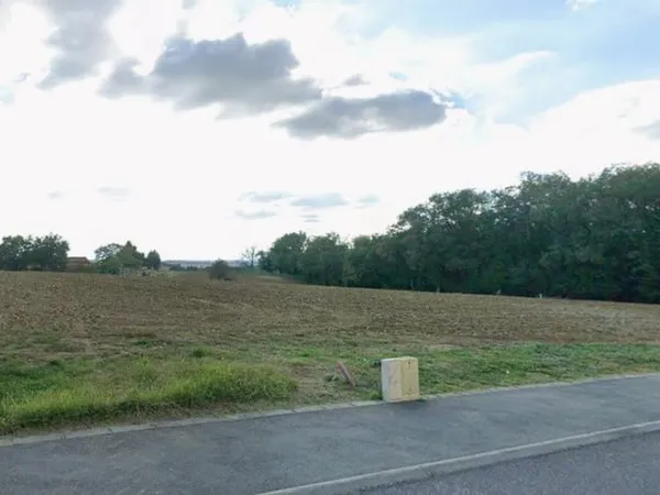 Terrain 700 m²