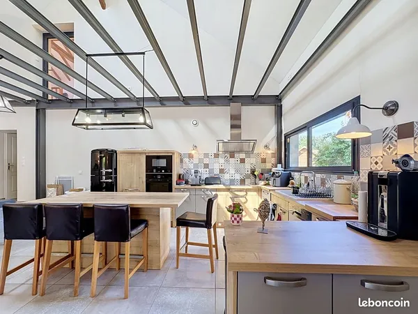Maison 7 pièces 190 m²