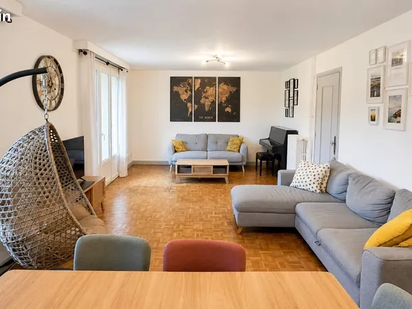 Grand appartement meublé T5 de 100 m² avec balcon et parking - Valence