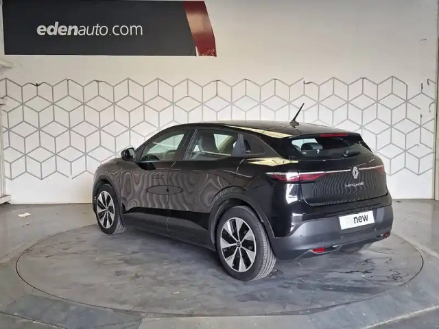 Renault Megane e-tech ev60 130ch super charge — photo 3