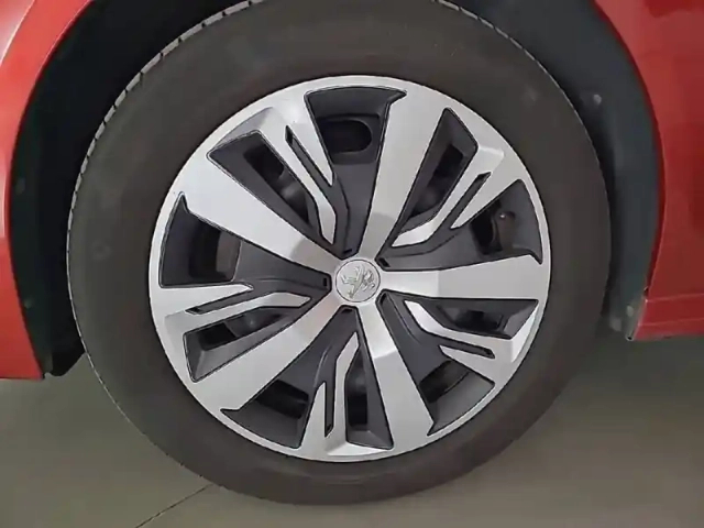 Peugeot 208 puretech 100 s&amp;s eat8 — photo 35
