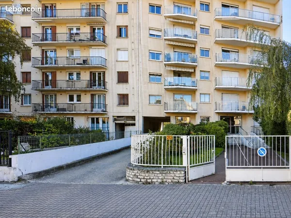 Place de parking fermée - Bas de Montmorency- 3mn gare d'Enghien -les-Bains