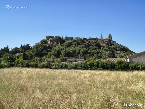 Terrain à bâtir de 1368 m² à CASTILLON-DU-GARD (30)