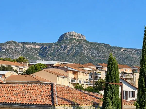 🏡 à louer - superbe t2 avec terrasse et vue sur les collines - aubagne
