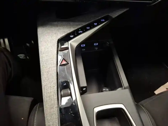 Peugeot 3008 hybrid 145 e-dcs6 — photo 21