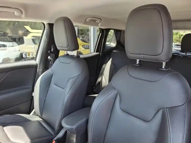 Jeep Renegade 1.3 turbo t4 240 ch phev bva6 4xe eawd north star — photo 9