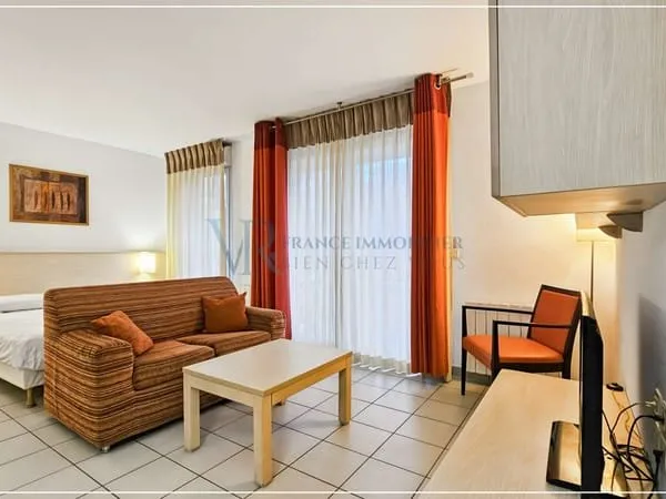 STUDIO MEUBLÉ AVEC BALCON ET PARKING SOUS-SOL
