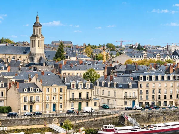 Maison 9 pièces 261 m²