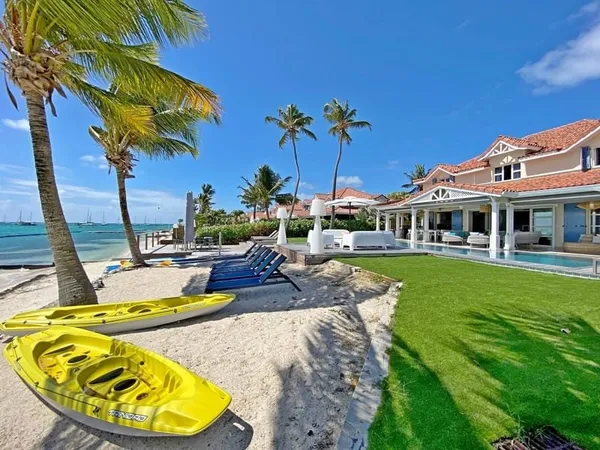 VILLA D'EXCEPTION AVEC PLAGE SUR LE LAGON DE ST FRANCOIS
