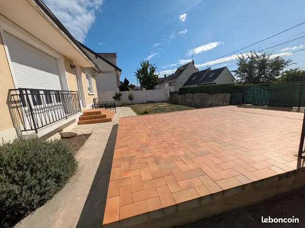 MAISON FAMILIALE 82 m² - JARDIN 400 m² - GARAGE & DÉPENDANCE - 287 000