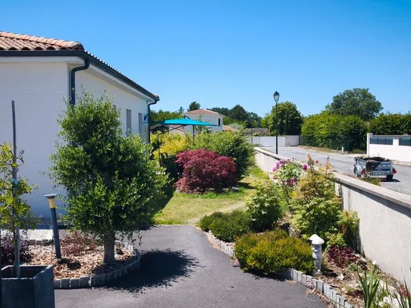 Magnifique maison contemporaine de 154 m² avec piscine et spa - Gimeux