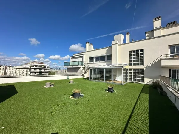 DUPLEX 98 m² avec TERRASSE EXCEPTIONNELLE de 200 m²