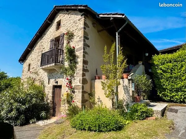 Jolie maison en pierres, proche de figeac (lot) dans un petit hameau calme