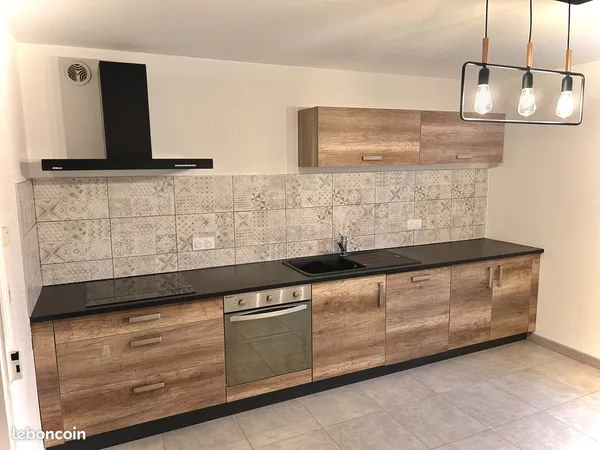 Appartement F3 de 88m2 entièrement rénové avec Parking et cave