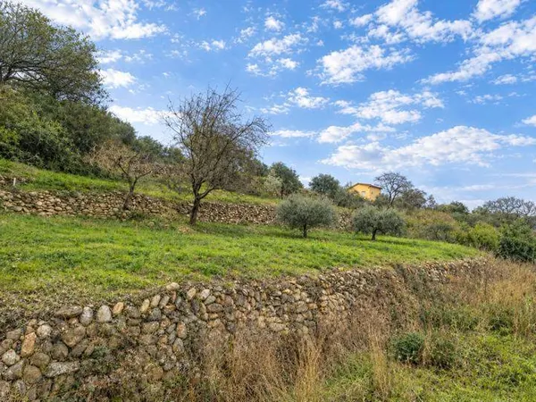 Terrain 910 m²
