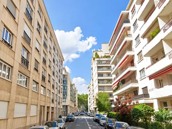 LYON 6, GARAGE