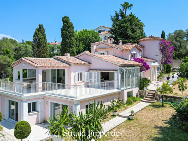 Cap d'Antibes Villa de caractère des années 1930 dans un envir