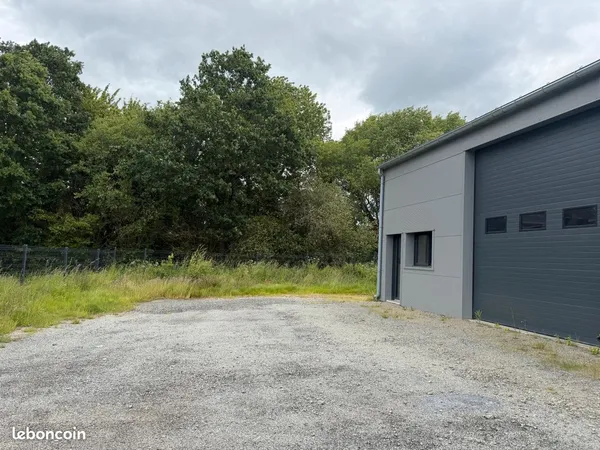 Commerce Location Saint-Erblon  130m² 950€