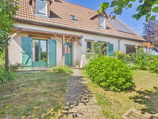 Maison familiale avec piscine au Poinçonnet