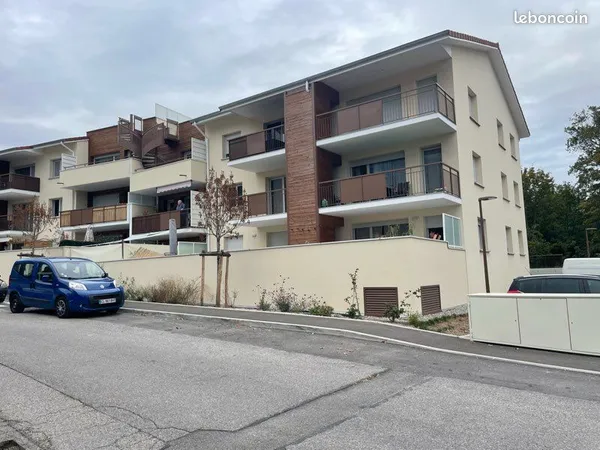 Loue garage dans résidence récente