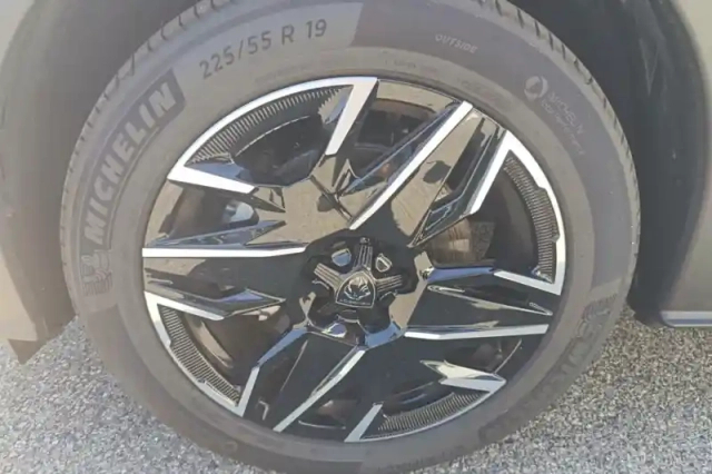 Peugeot 5008 hybrid 145 ch e-dcs6 — photo 12