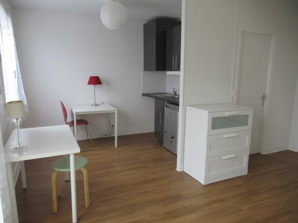 Studio meublé avec balcon - Proximité La Défense