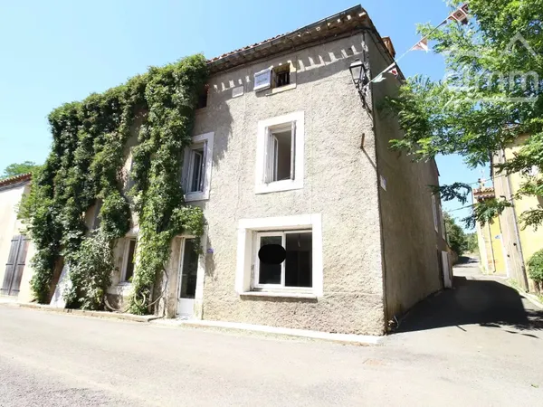 A vendre très belle bâtisse en pierre rénovée avec extérieur et terrain de 3000 m²
