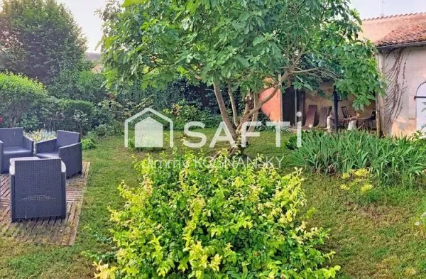 maison de caractère avec jardin privatif arboré
