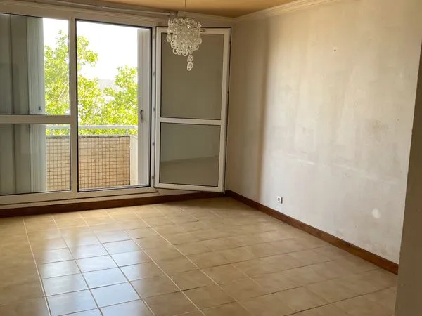 Appartement T4 - 3 chambres avec garage, balcons et chauffage inclus - Châteaudun