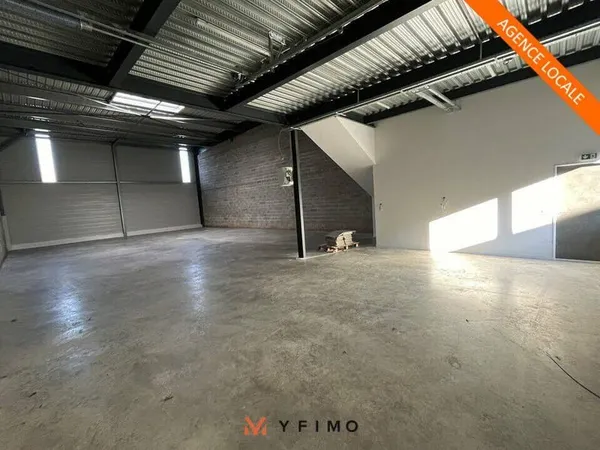 Bureau 786 m²