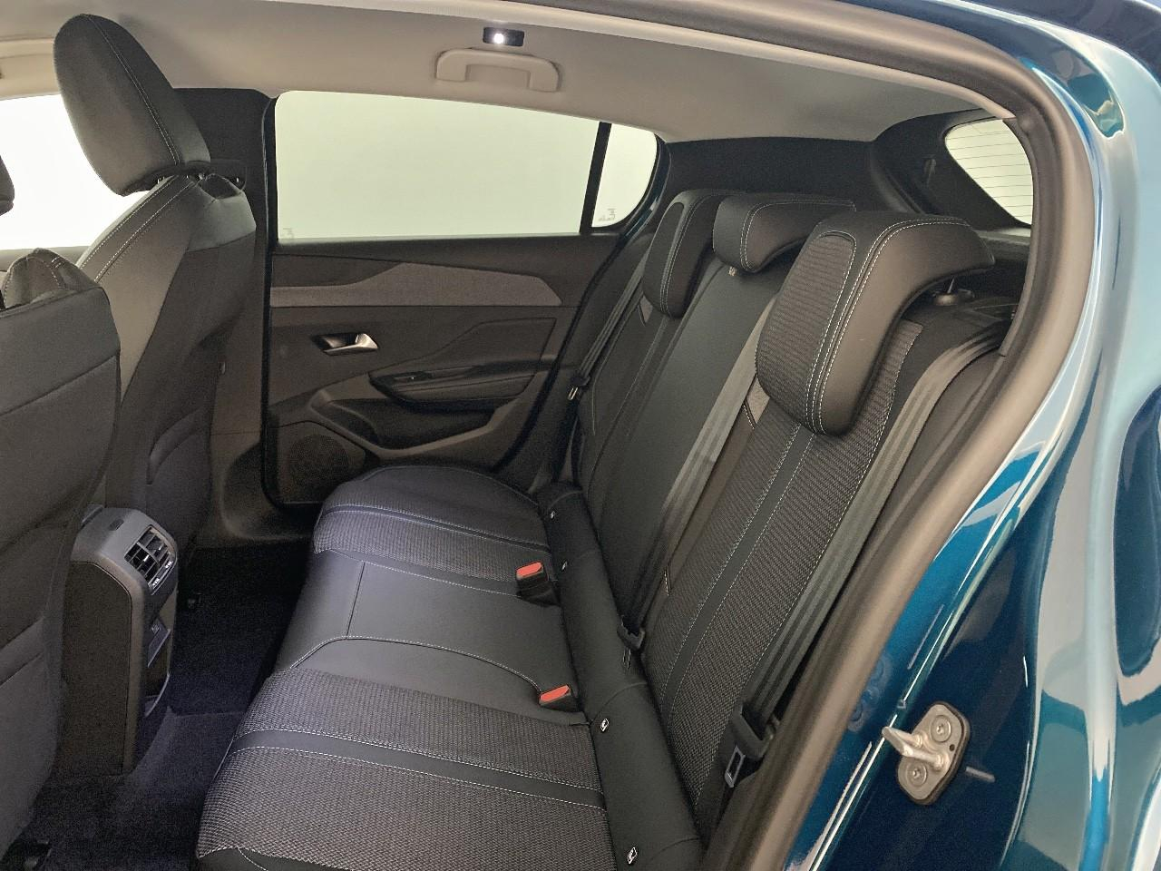 Peugeot 308 hybrid 145 e-dcs6 allure — photo 10