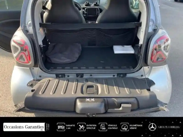 Smart Fortwo coupe eq 82ch prime — photo 13