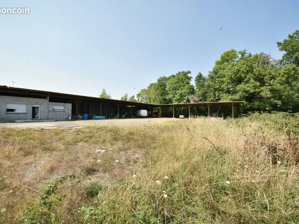 Entrepôt 170 m² Objat