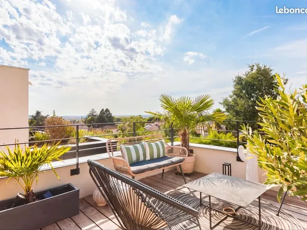 Rare T3 lumineux avec terrasse, garage et place de parking