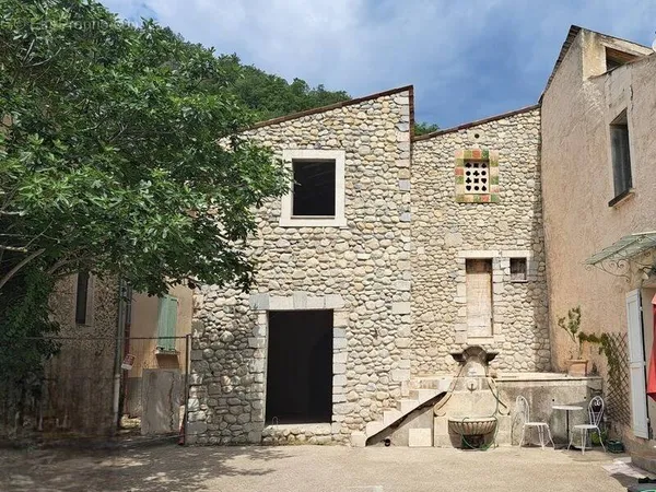 Maison en pierre 120m² à vendre - Saint-Jeannet (04270)