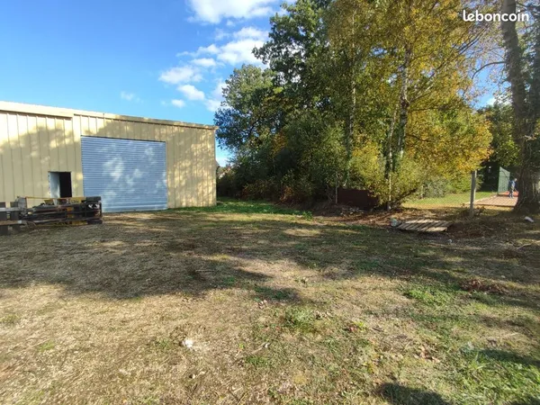 Local commercial 1000 m² Saint-Didier-des-Bois