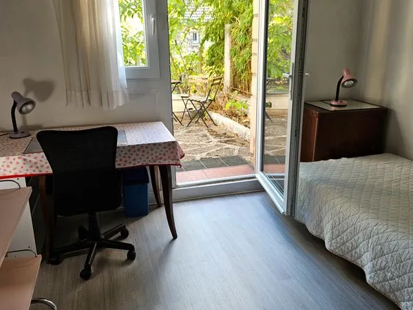 Chambre meublée pour étudiant à louer à Cachan