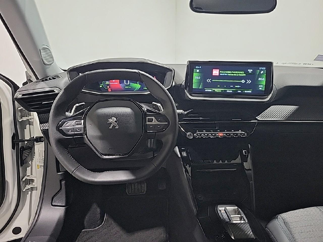 Peugeot 2008 puretech 130 s&s eat8 allure pack — photo 12