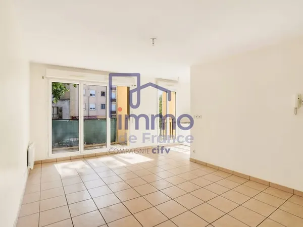 Studio avec parking - Vaulx-en-Velin