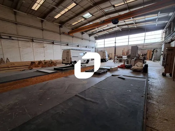 Local d'activité 920 m²