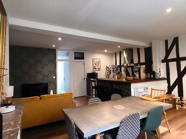 T3 de 77m² rénové avec terrasse en patio de 12m² - Coeur de ville (Place Jean Jaurès)