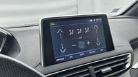 Peugeot 3008 HYBRID4 300ch GT Pack e-EAT8 — photo 13