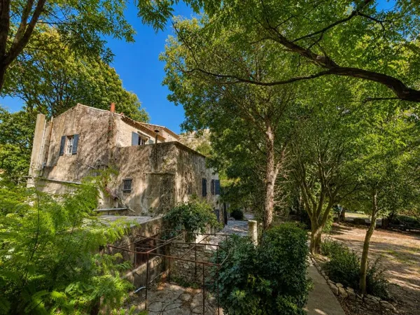 Maison 650 m²