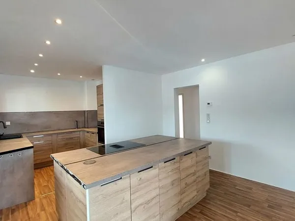 Loue Maison T5, 180m2, 4 chambres, à Guessling-Hémering, DPE A, prestations énergétiques haut de gam