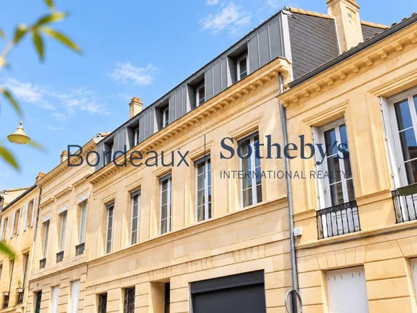 Maison 10 pièces 330 m²