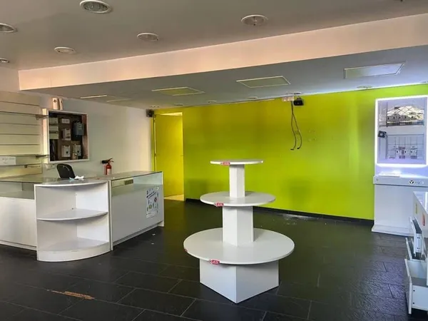 Local commercial 120 m²