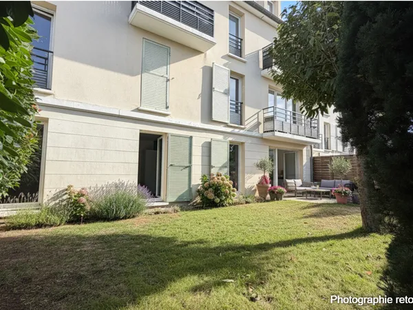 NEAUPHLE LE CHATEAU - APPARTEMENT 3 CHAMBRES AVEC JARDIN