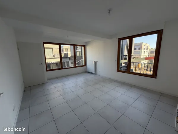 Studio 1 pièce 30 m²