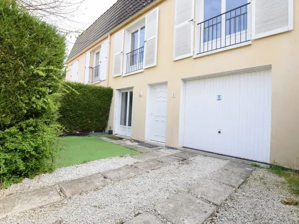 Maison familiale avec 5 chambres et 2 SDB.